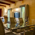 4 Bedroom With Private Pool Gharb (Gozo)