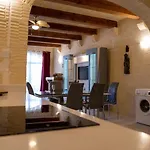 4 Bedroom With Private Pool * Għarb