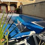 4 Bedroom With Private Pool בית נופש *