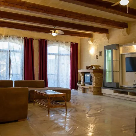 4 Bedroom With Private Pool *