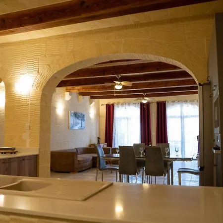 4 Bedroom With Private Pool *