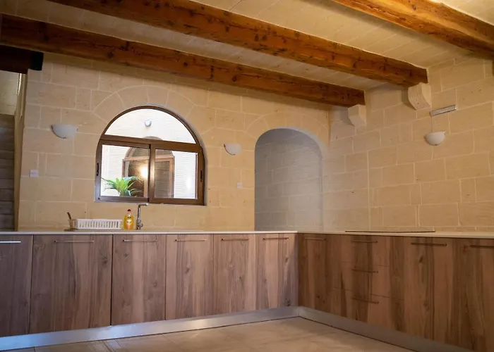 4 Bedroom With Private Pool * Għarb