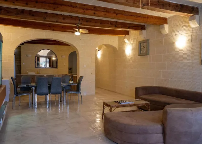 4 Bedroom With Private Pool Σπίτι διακοπών *