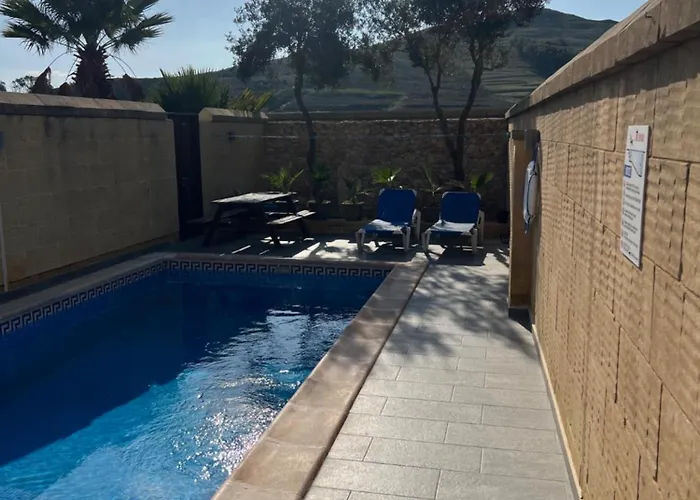 Σπίτι διακοπών 4 Bedroom With Private Pool *