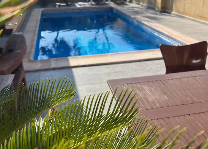 4 Bedroom With Private Pool *