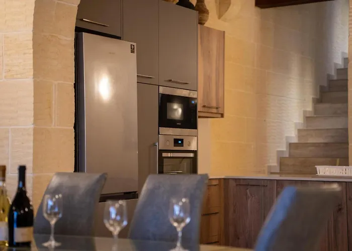 4 Bedroom With Private Pool * Għarb