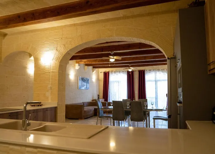 4 Bedroom With Private Pool *